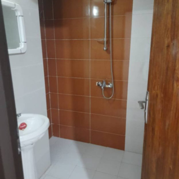 واحد۶۰متری اصفهانک شهرک نیکان طبقه همکف