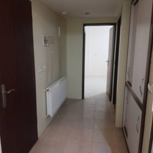 واحد۶۰متری اصفهانک شهرک نیکان طبقه همکف