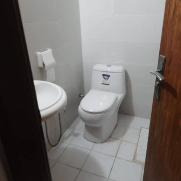 واحد۶۰متری اصفهانک شهرک نیکان طبقه همکف