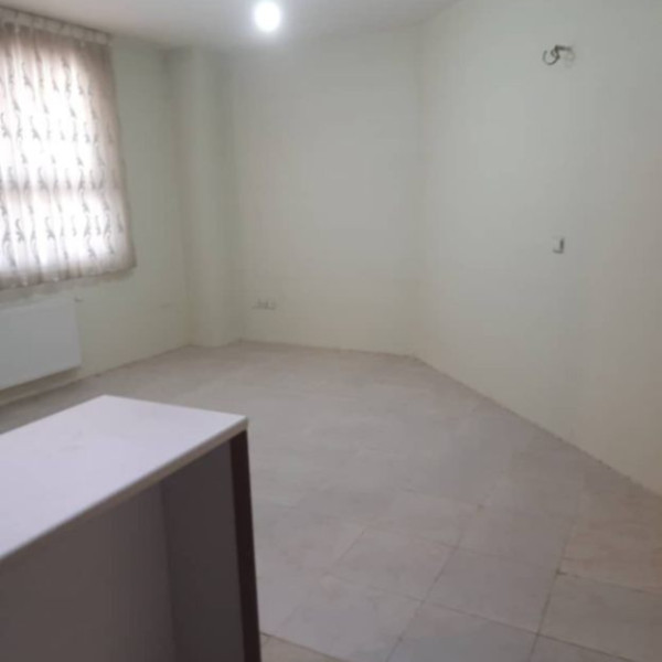 واحد۶۰متری اصفهانک شهرک نیکان طبقه همکف
