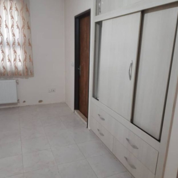 واحد۶۰متری اصفهانک شهرک نیکان طبقه همکف