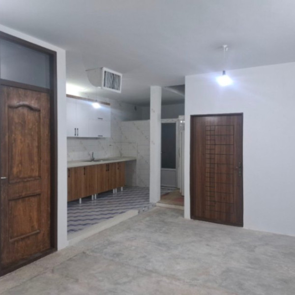 دو طبقه در بست سوار پیاده در خیابان شهروند