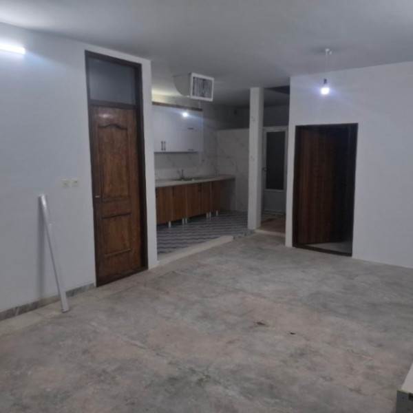 دو طبقه در بست سوار پیاده در خیابان شهروند