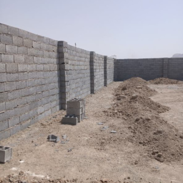 زمین چهار دیواری واقع در صحرا چریان