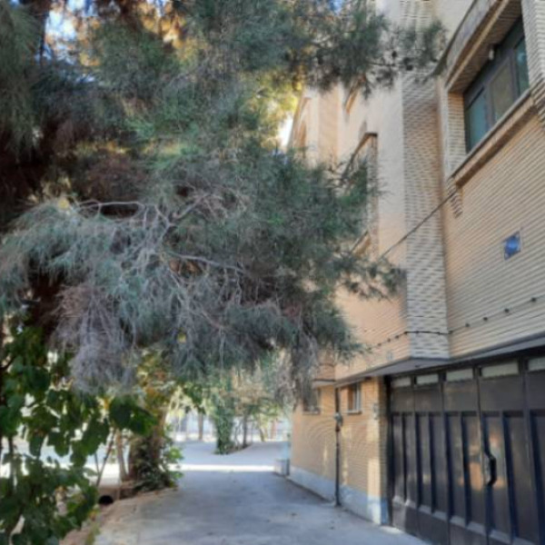 فروش آپارتمان ۱۰۶ متری واقع در میرزاطاهر شرقی