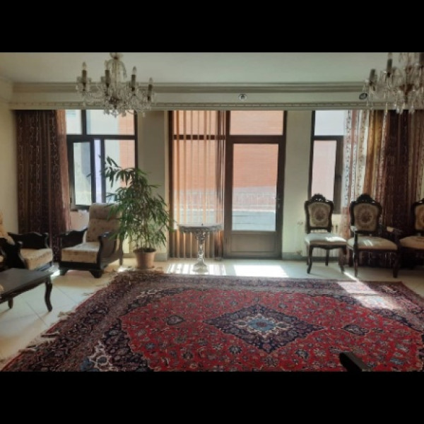 فروش آپارتمان ۱۰۶ متری واقع در میرزاطاهر شرقی