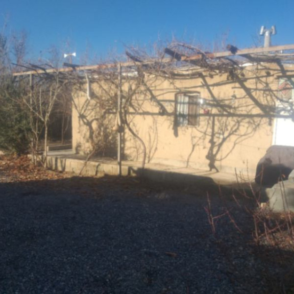 باغ ۱۰۰۰ متری دنج و با صفا