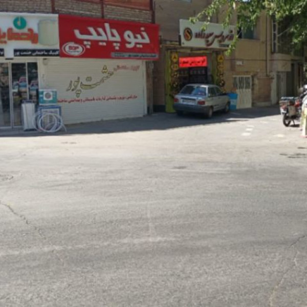 خانه 100 متری با مغازه بر خیابان رکن الدوله