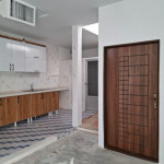 دو طبقه در بست سوار پیاده در خیابان شهروند